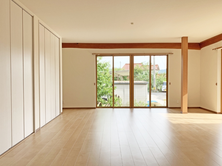 離れをリノベ。シンプルだけど開放的なリビングへ