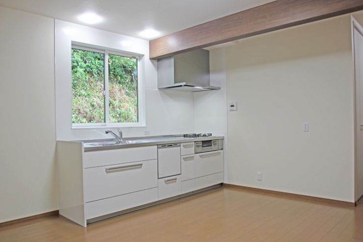 広いサンルームを取り込んでゆったりLDKへ