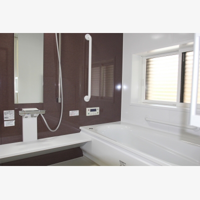 寒くない吹き抜けのある古民家リビング