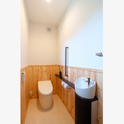 勾配天井のある二世帯リノベーション