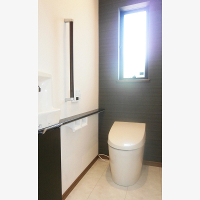 寒くない吹き抜けのある古民家リビング