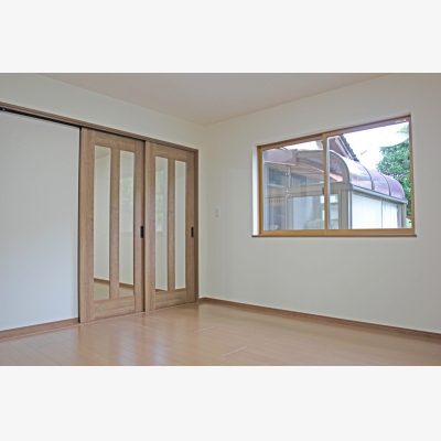 広いサンルームを取り込んでゆったりLDKへ