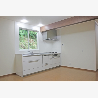 広いサンルームを取り込んでゆったりLDKへ